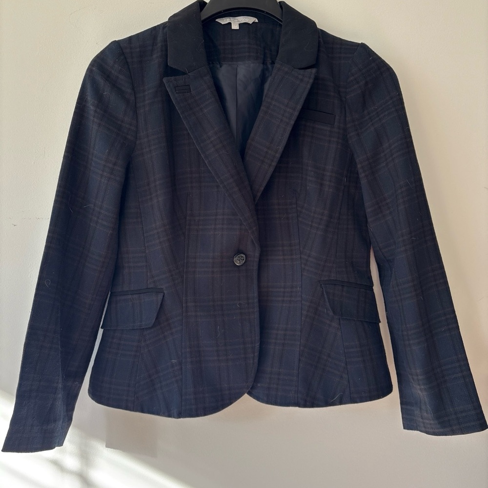 Black Fitted Blazer with Notched Lapels